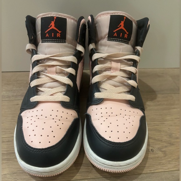 Nike Air Jordan 1 pink and black - Picture 2 of 5